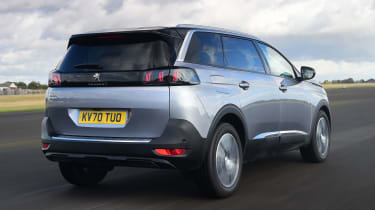 Peugeot 5008 rear corner tracking